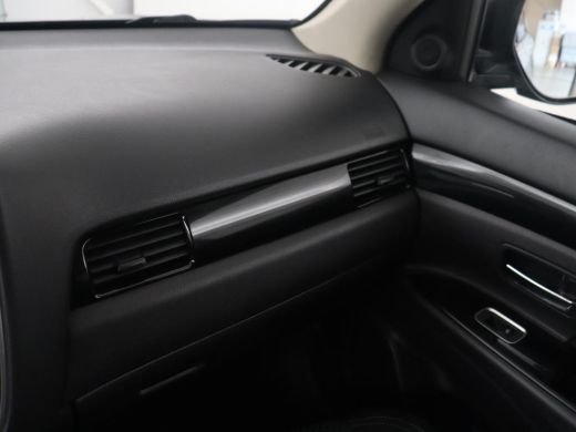 Mitsubishi Outlander 2.4 PHEV Pure | SOH 71% | Camera | Stoelverwarming | Trekhaak | ActivLease financial lease