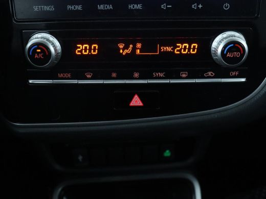 Mitsubishi Outlander 2.4 PHEV Pure | SOH 71% | Camera | Stoelverwarming | Trekhaak | ActivLease financial lease