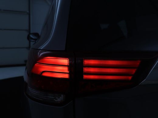 Mitsubishi Outlander 2.4 PHEV Pure | SOH 71% | Camera | Stoelverwarming | Trekhaak | ActivLease financial lease