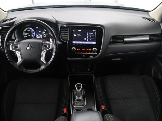 Mitsubishi Outlander 2.4 PHEV Pure | SOH 71% | Camera | Stoelverwarming | Trekhaak | ActivLease financial lease