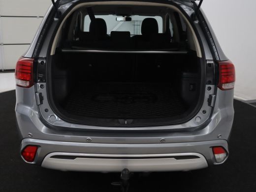 Mitsubishi Outlander 2.4 PHEV Pure | SOH 71% | Camera | Stoelverwarming | Trekhaak | ActivLease financial lease
