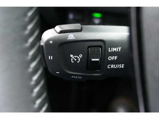 Peugeot 2008 1.2 HYBRID 145PK ALLURE AUTOMAAT / CAMERA V+A / KEYLESS / FULL-LED / 8 JAAR GARANTIE / 17"LMV / B... ActivLease financial lease