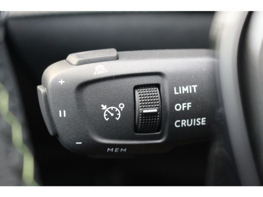 Peugeot 2008 1.2 Hybrid 145 GT | Drive Assist | Dodehoeksens. | Camera V+A | Carplay | Navi | LED | Keyless | ... ActivLease financial lease