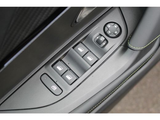 Peugeot 2008 1.2 Hybrid 145 GT | Drive Assist | Dodehoeksens. | Camera V+A | Carplay | Navi | LED | Keyless | ... ActivLease financial lease