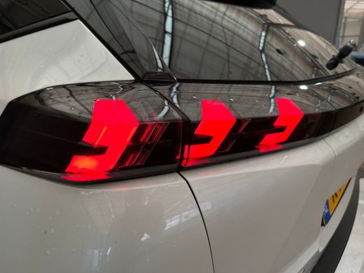 Peugeot e-2008 EV Allure Pack 50 kWh Camera | Digitaal Dashboard | 17" Lichtmetaal | Carplay | Climate Control |... ActivLease financial lease