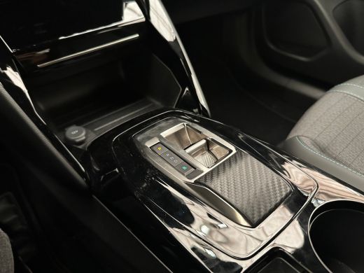Peugeot e-2008 EV Allure Pack 50 kWh Camera | Digitaal Dashboard | 17" Lichtmetaal | Carplay | Climate Control |... ActivLease financial lease