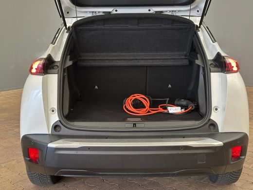 Peugeot e-2008 EV Allure Pack 50 kWh Camera | Digitaal Dashboard | 17" Lichtmetaal | Carplay | Climate Control |... ActivLease financial lease