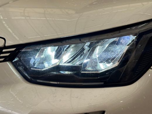 Peugeot e-2008 EV Allure Pack 50 kWh Camera | Digitaal Dashboard | 17" Lichtmetaal | Carplay | Climate Control |... ActivLease financial lease