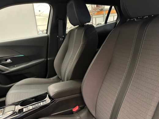 Peugeot e-2008 EV Allure Pack 50 kWh Camera | Digitaal Dashboard | 17" Lichtmetaal | Carplay | Climate Control |... ActivLease financial lease