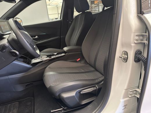 Peugeot e-2008 EV Allure Pack 50 kWh Camera | Digitaal Dashboard | 17" Lichtmetaal | Carplay | Climate Control |... ActivLease financial lease