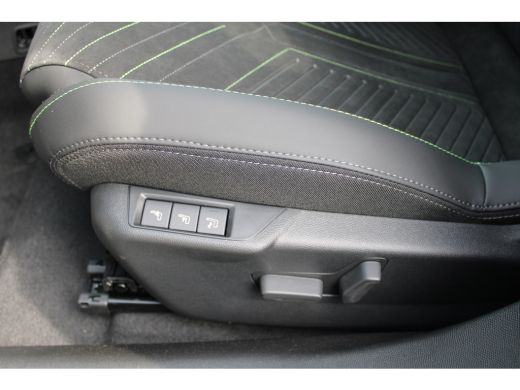 Peugeot e-2008 GT - Electric | Advanced Active Safety Brake met camera en radar | Climate Control | Elektrisch v... ActivLease financial lease