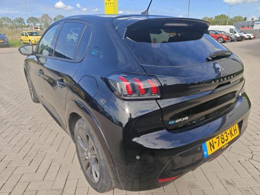 Peugeot e-208 EV Allure Pack 50 kWh | Fase 3 laden | Navi by app | Stoelverwarming | Camera | Apple carplay | N... ActivLease financial lease