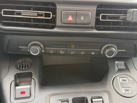 Peugeot e-Partner 136 L2 50 kWh Stoelverwarming | Airco | Cruise | Apple Carplay/Android Auto | Elektrisch verstelb... ActivLease financial lease