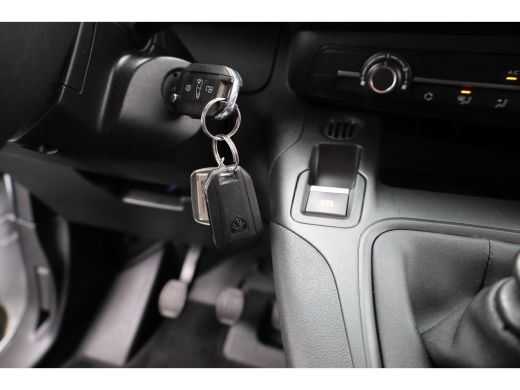 Peugeot Partner 1.5 BlueHDi 100 S&S L1 Trekhaak | Kunststof Laadvloer | Camera | Navigatie | Carplay | Cruise | A... ActivLease financial lease
