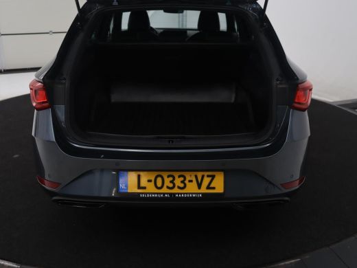 Seat Leon Sportstourer 1.5 TSI FR | Half leder | Cruise control | Climate control | Sfeerverlichting | Park... ActivLease financial lease