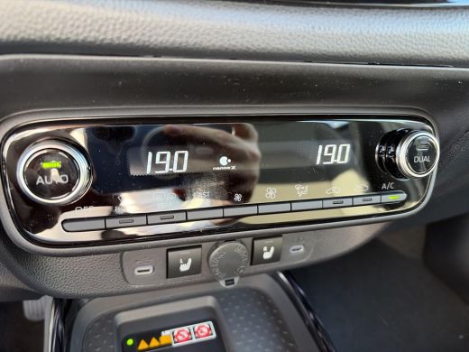 Toyota Aygo Hybrid 115 envy ActivLease financial lease