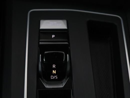 Volkswagen Golf Variant 1.5 eTSI Life Business | Trekhaak | Camera | Stoelverwarming | Apple Carplay | ActivLease financial lease
