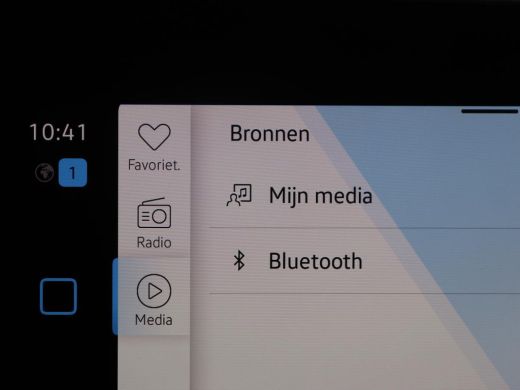 Volkswagen Golf Variant 1.5 eTSI Life Business | Trekhaak | Camera | Stoelverwarming | Apple Carplay | ActivLease financial lease