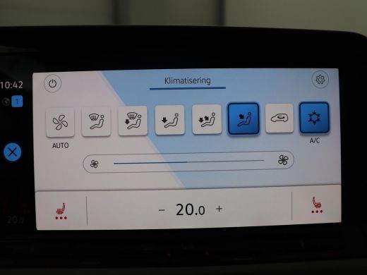 Volkswagen Golf Variant 1.5 eTSI Life Business | Trekhaak | Camera | Stoelverwarming | Apple Carplay | ActivLease financial lease