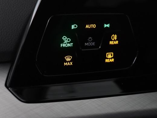 Volkswagen Golf Variant 1.5 eTSI Life Business | Trekhaak | Camera | Stoelverwarming | Apple Carplay | ActivLease financial lease