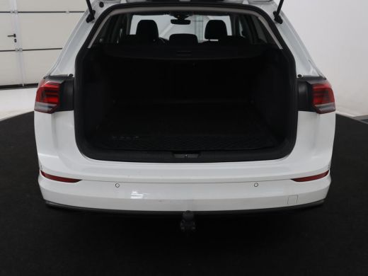 Volkswagen Golf Variant 1.5 eTSI Life Business | Trekhaak | Camera | Stoelverwarming | Apple Carplay | ActivLease financial lease