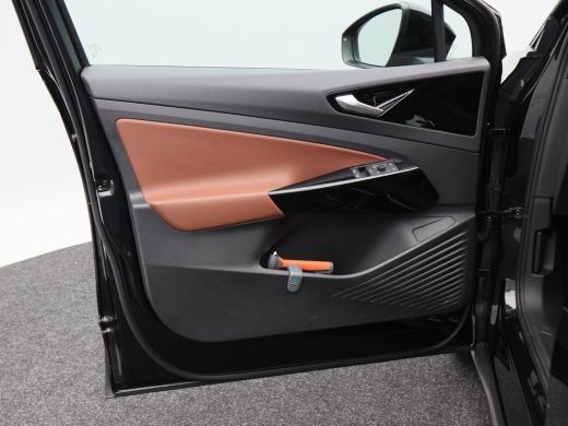 Volkswagen ID.4 Pro Business 77 kWh 204 Pk | Trekhaak | Carplay | Adaptive Cruise | Elektrische Stoelen | Leder S... ActivLease financial lease
