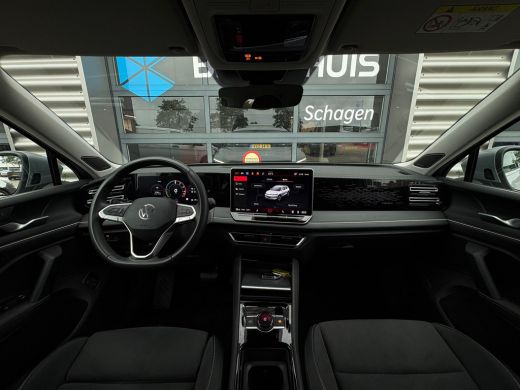 Volkswagen Tiguan 1.5 TSI eHybrid 204 pk Elegance | Wegklapbare Trekhaak | Achteruitrijcamera | Cruise control adap... ActivLease financial lease