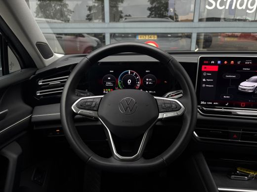 Volkswagen Tiguan 1.5 TSI eHybrid 204 pk Elegance | Wegklapbare Trekhaak | Achteruitrijcamera | Cruise control adap... ActivLease financial lease