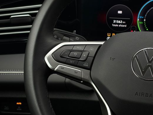 Volkswagen Tiguan 1.5 TSI eHybrid 204 pk Elegance | Wegklapbare Trekhaak | Achteruitrijcamera | Cruise control adap... ActivLease financial lease