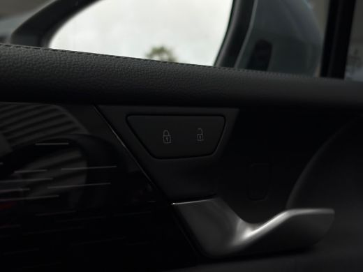 Volkswagen Tiguan 1.5 TSI eHybrid 204 pk Elegance | Wegklapbare Trekhaak | Achteruitrijcamera | Cruise control adap... ActivLease financial lease