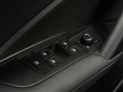 Volkswagen Tiguan 1.5 TSI eHybrid 204 pk Elegance | Wegklapbare Trekhaak | Achteruitrijcamera | Cruise control adap... ActivLease financial lease