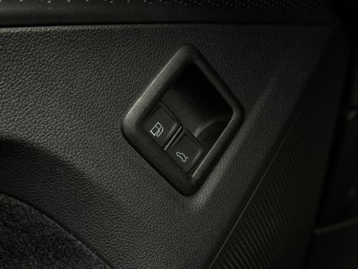 Volkswagen Tiguan 1.5 TSI eHybrid 204 pk Elegance | Wegklapbare Trekhaak | Achteruitrijcamera | Cruise control adap... ActivLease financial lease