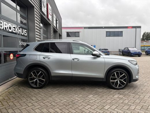 Volkswagen Tiguan 1.5 TSI eHybrid 204 pk Elegance | Wegklapbare Trekhaak | Achteruitrijcamera | Cruise control adap... ActivLease financial lease