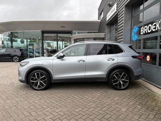 Volkswagen Tiguan 1.5 TSI eHybrid 204 pk Elegance | Wegklapbare Trekhaak | Achteruitrijcamera | Cruise control adap... ActivLease financial lease