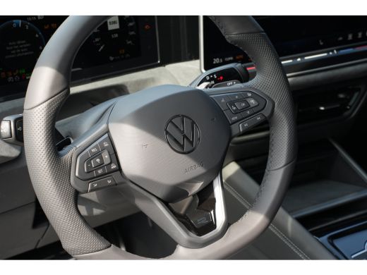 Volkswagen Tiguan R-Line Edition - eHybrid | TREKHAAK | PANORAMADAK | | TREKHAAK | PANORAMADAK | STOEL + STUUR VERW... ActivLease financial lease