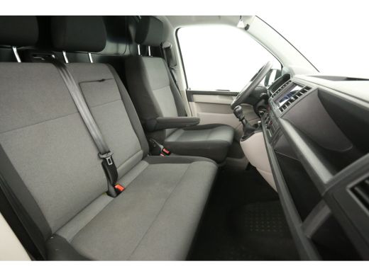 Volkswagen Transporter 2.0 TDI L1H1 | Airco | Cruise | 3 Zits | 2xSchuifdeur | Trekhaak | Parkeersens. ActivLease financial lease