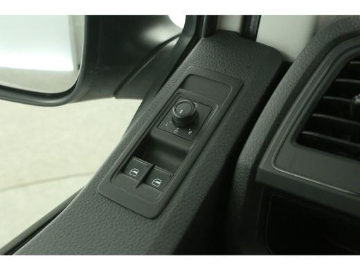 Volkswagen Transporter 2.0 TDI L1H1 | Airco | Cruise | 3 Zits | 2xSchuifdeur | Trekhaak | Parkeersens. ActivLease financial lease