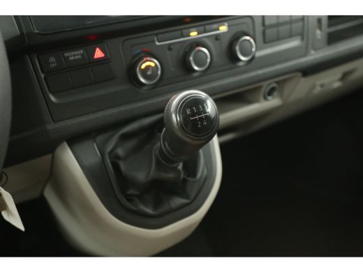 Volkswagen Transporter 2.0 TDI L1H1 | Airco | Cruise | 3 Zits | 2xSchuifdeur | Trekhaak | Parkeersens. ActivLease financial lease