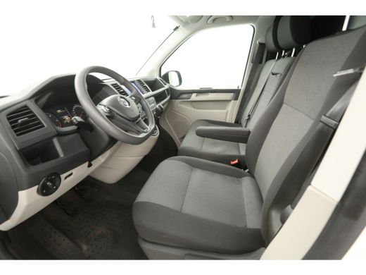 Volkswagen Transporter 2.0 TDI L1H1 | Airco | Cruise | 3 Zits | 2xSchuifdeur | Trekhaak | Parkeersens. ActivLease financial lease
