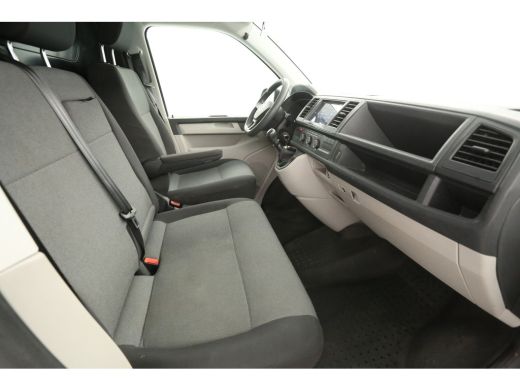 Volkswagen Transporter 2.0 TDI L1H1 | Airco | Cruise | 3 Zits | 2xSchuifdeur | Trekhaak | Parkeersens. ActivLease financial lease