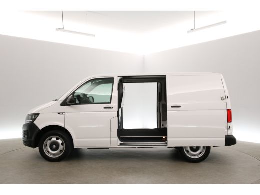 Volkswagen Transporter 2.0 TDI L1H1 | Airco | Cruise | 3 Zits | 2xSchuifdeur | Trekhaak | Parkeersens. ActivLease financial lease