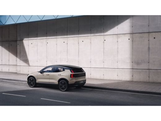 Volvo  EX30 200 kW Pure Electric 2WD Ultra | 19" 5-spaaks Matt Graphite/Matt Black | 360&deg;-camera, 3D-weergave... ActivLease financial lease
