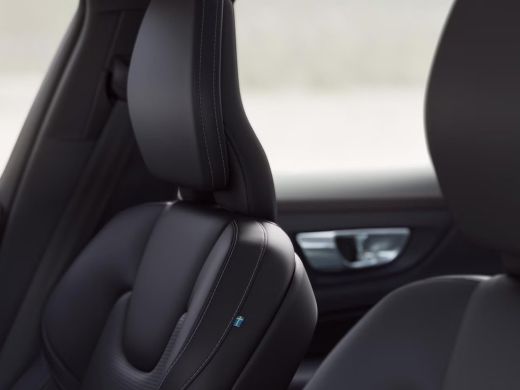 Volvo  V60 2.0 T6 Plug-in hybrid AWD Ultra Dark | Black Pakket | Massage | B&W | HUD | Gelaagd glas | Pano | ActivLease financial lease