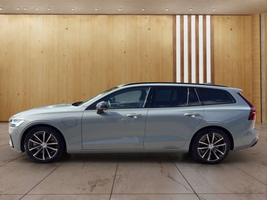 Volvo  V60 2.0 T8 Plug-in hybrid AWD Plus Dark | Trekhaak | Harman Kardon | Stoel + Stuur Verwarming | 360 C... ActivLease financial lease