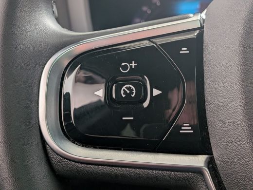 Volvo  V60 2.0 T8 Plug-in hybrid AWD Ultimate Dark | 360 Camera | 19' | HUD | Panoramadak | Stuur+Stoel(en)v... ActivLease financial lease