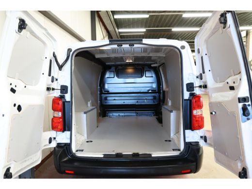 Peugeot Expert 2.0 BlueHDI 120 L3H1 LANG 2500KG TREKVERMOGEN ActivLease financial lease