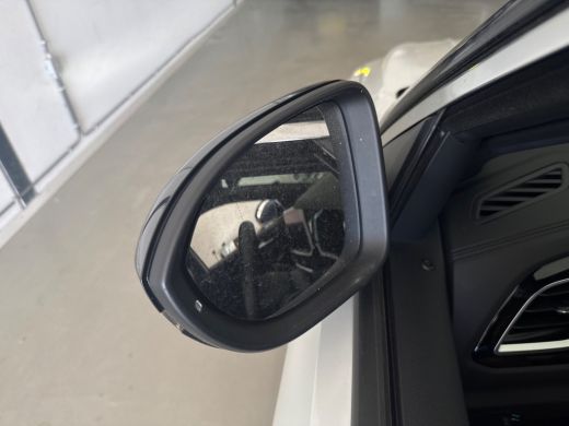 Volkswagen T-Roc TSI 110PK R-LINE BUSINESS CAMERA/MASSAGE/IQ.LIGHT ActivLease financial lease