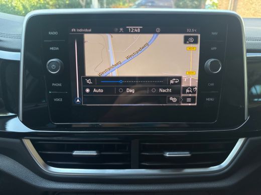 Volkswagen T-Roc TSI 110PK R-LINE BUSINESS CAMERA/MASSAGE/IQ.LIGHT ActivLease financial lease