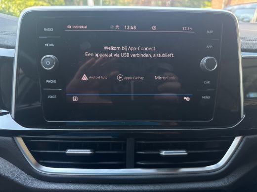 Volkswagen T-Roc TSI 110PK R-LINE BUSINESS CAMERA/MASSAGE/IQ.LIGHT ActivLease financial lease