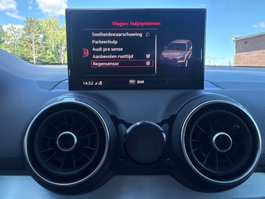 Audi Q2 35 TFSI 150PK S-LINE EDITION NAVI/PDC/HALF-LEDER ActivLease financial lease